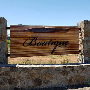 The Cottage at Boatique Winery over looking Red Hills Vineyard photo