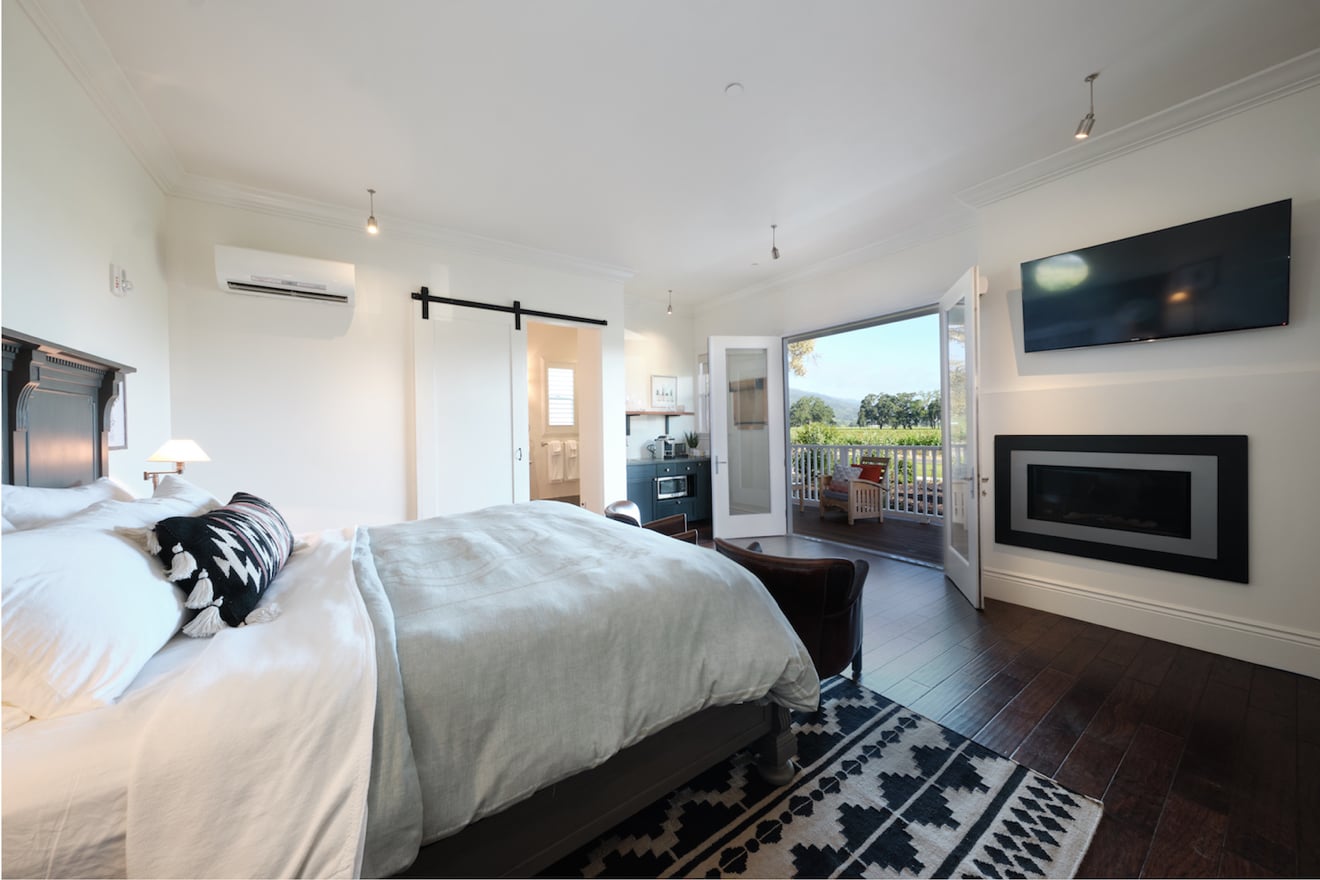 The Setting Inn | Bob McClenehan