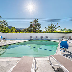 geothermal hot springs mineral pool